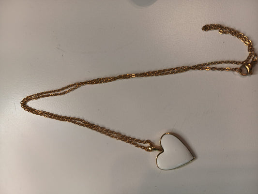 Collar de cuero con corazón blanco